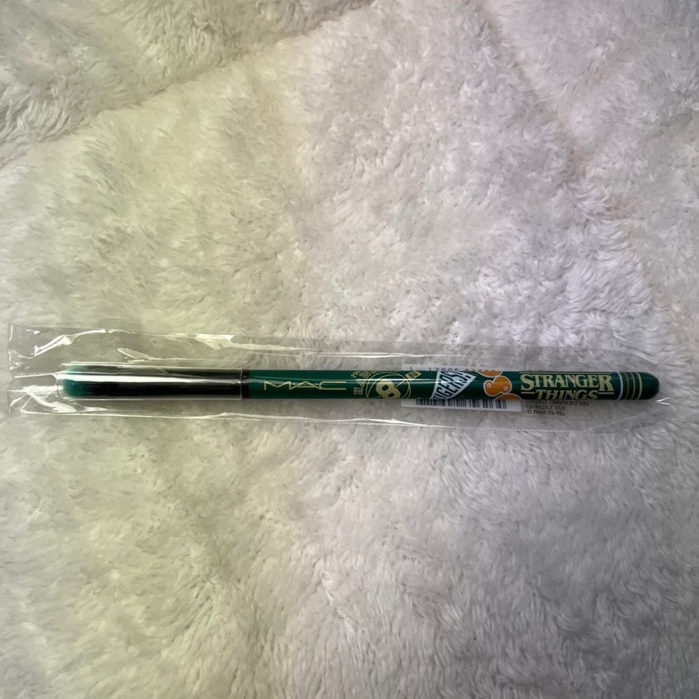 MAC x Stranger Things LE 217 Synthetic Eye Brush Brand New/ Never Used